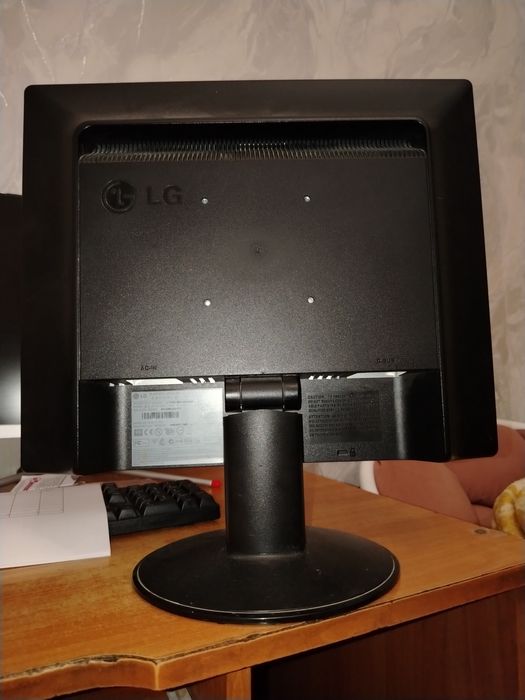 Продаётся монитор LG 17"