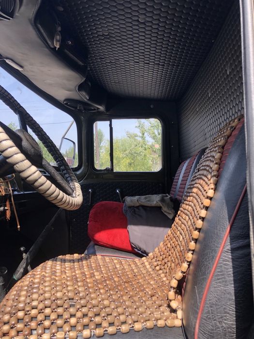 Zil 131 mashinasi sotiladi