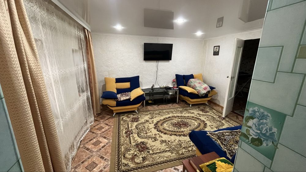 Продам дом в общем дворе срочно