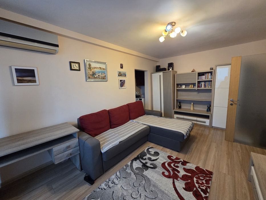 Inchiriez apartament