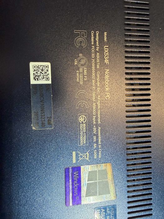 Продавам лаптоп ASUS UX534F за части / на части