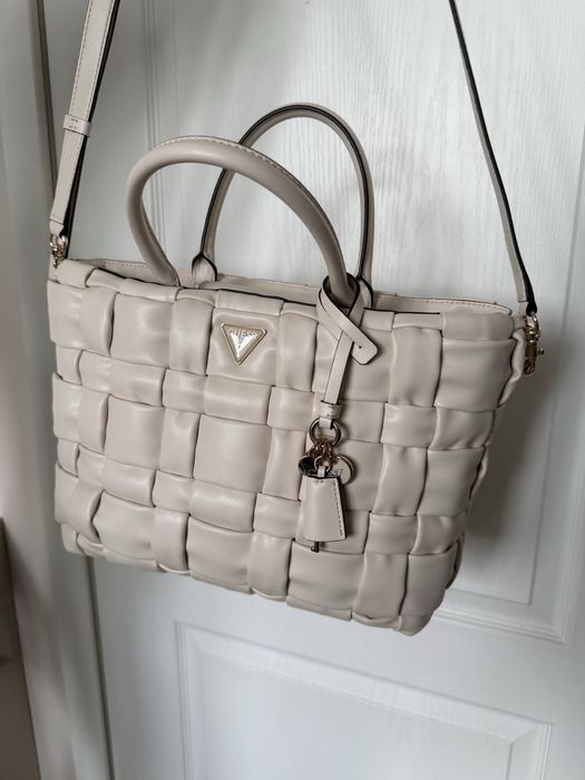 Дамска чанта Guess