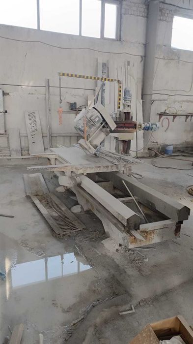Распиловочный станок по камню с регулировкой угла реза