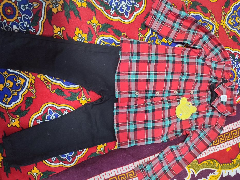 Комбинезон, костюмы, шапки, свитера.