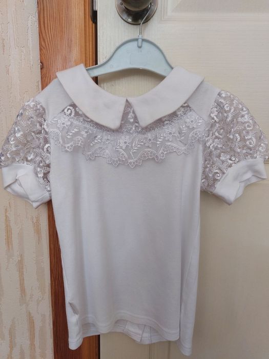 Продам школьную блузку