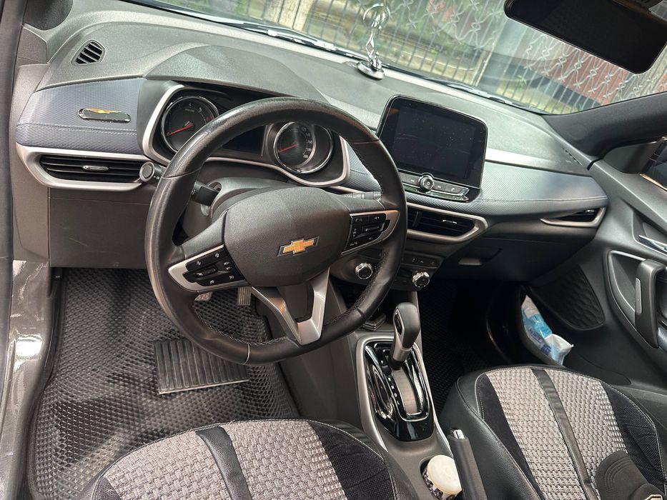Продаю Свою chevrolet tracker 2023 premier