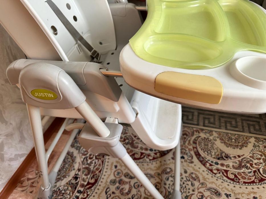 Столик для кормлени