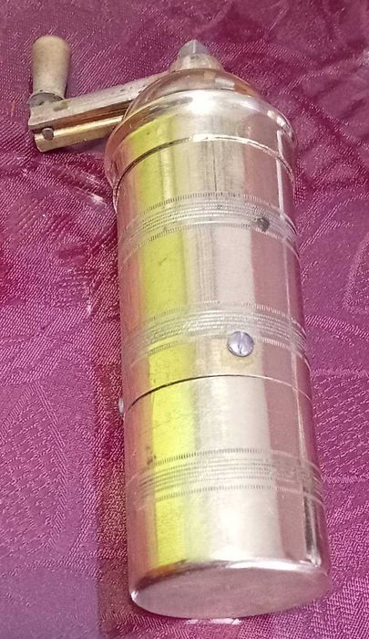 Мелничка за черен пипер, месинг