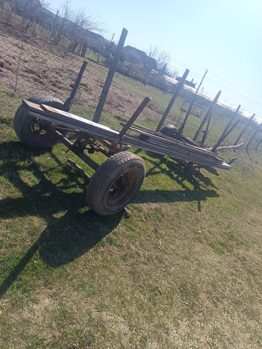 Vând straf și platforma