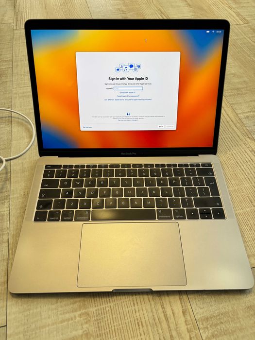 MacBook Pro 13", model 2017, Intel i5, 8GB RAM, 256 GB SSD