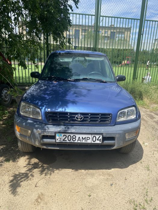 Машина Toyota Rav 4