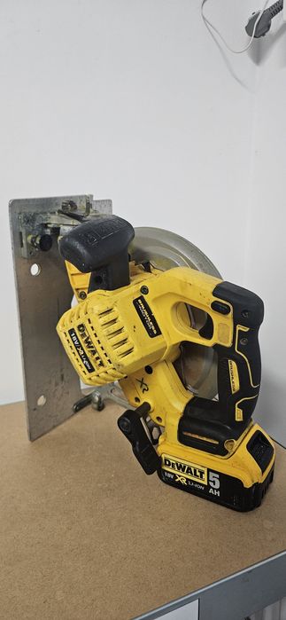 Circular profesional Dewalt Dcs 570