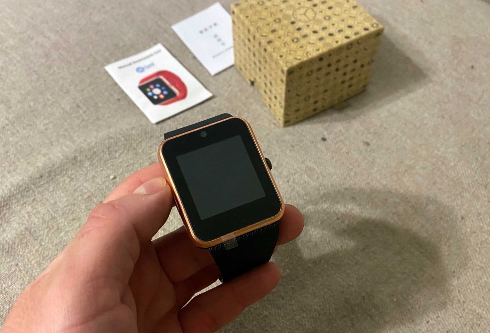 Smartwatch Y1 cu slot SIM și card, nou, defect nu pornește