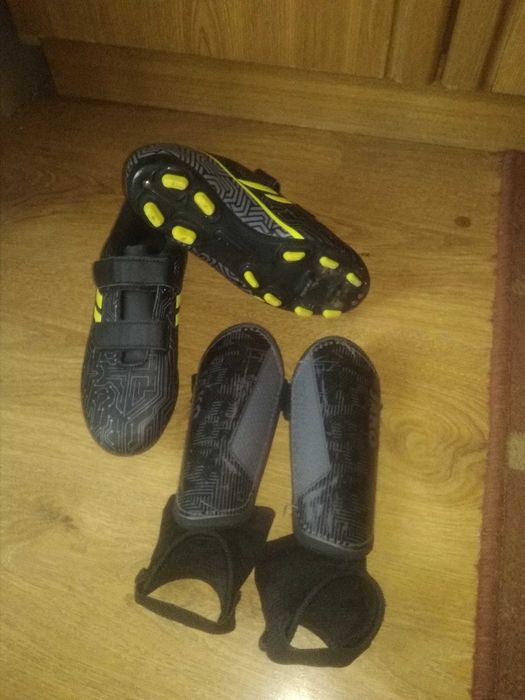 Ghete fotbal Panther mărimea 33 și protecție tibie Jako