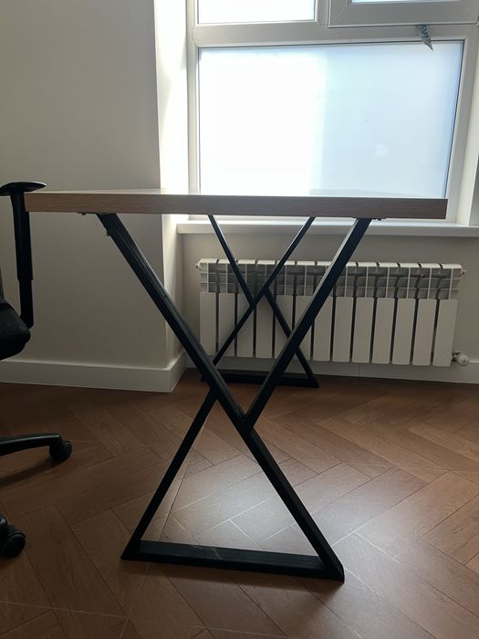 Срочно продается офисные столы и стулья