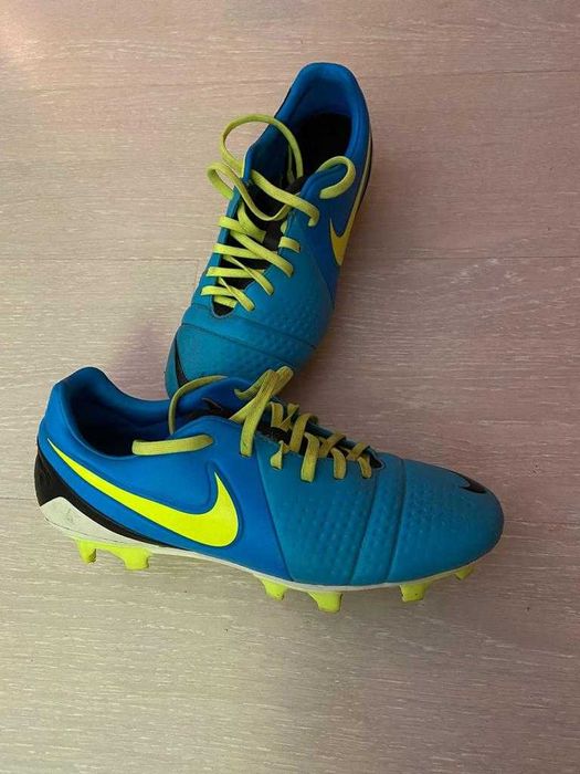 Футболни бутонки Nike