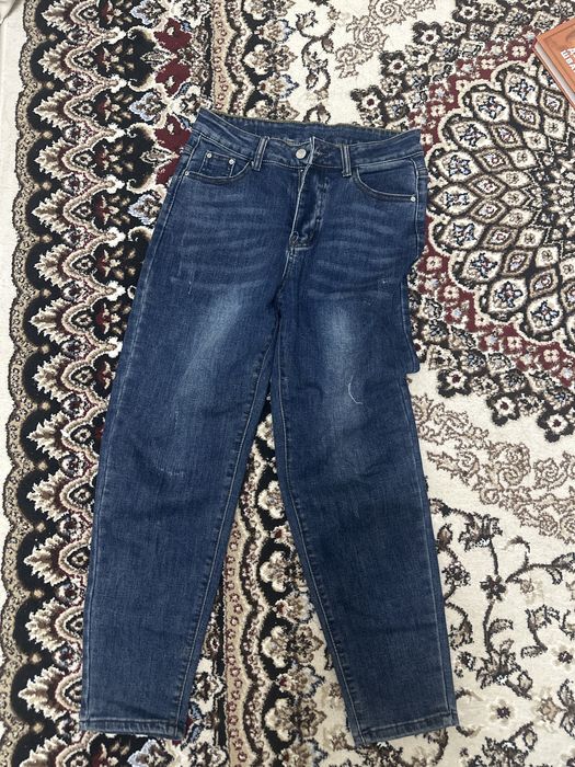 джинсы синего цвета