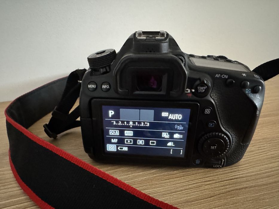 Фотоапарат Canon 80D тяло