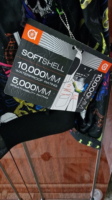 Продам куртку новую