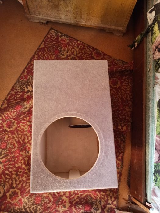 Продам короб под сабвуфер