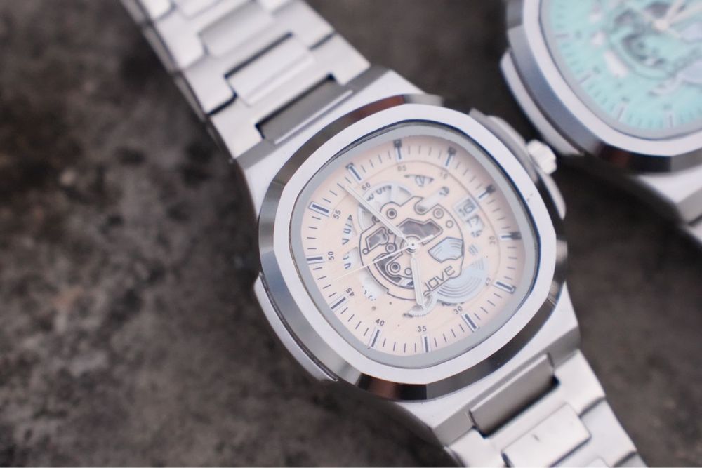 Новые наручные часы