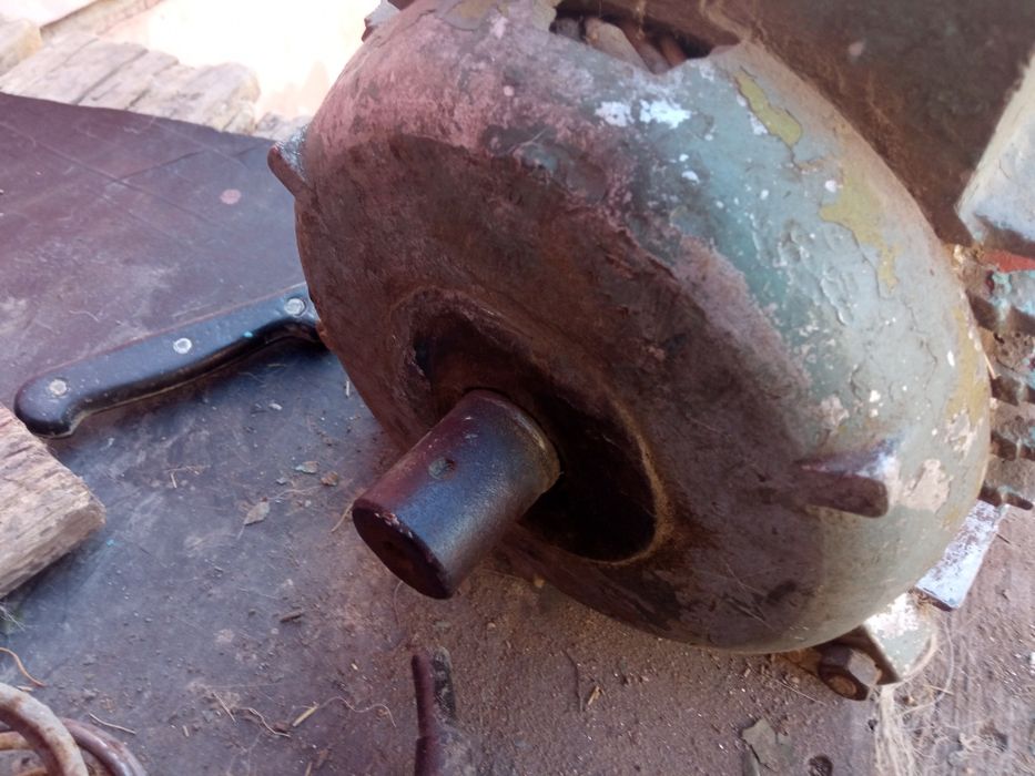 Двигатель трёх фазный