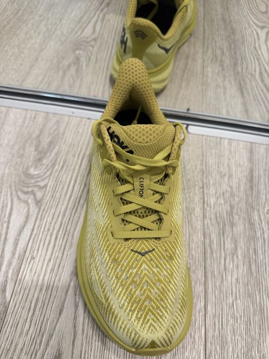 Hoka    clifton    9