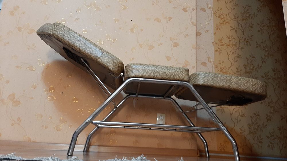 Срочно продам кушетку стульчик в подарок
