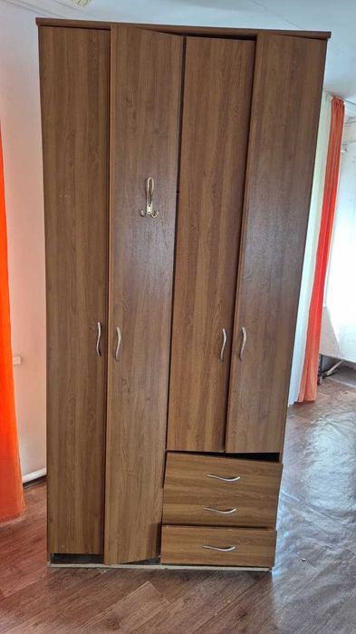 Отдам 2 дивана и шкаф