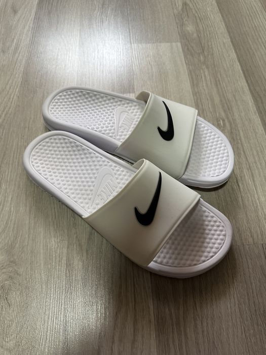 Papuci Nike albi