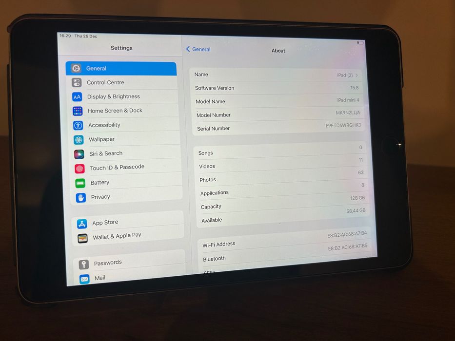 Tabletă iPad mini 4 – 128 GB – gri (space gray)