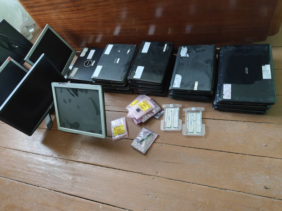 Лаптопи Acer, HP, захр. Кабели и др.