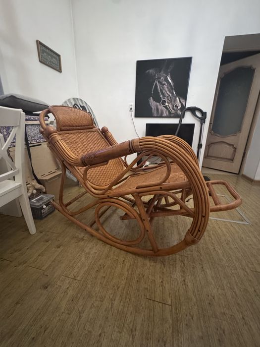 Кресло деревянное качающееся