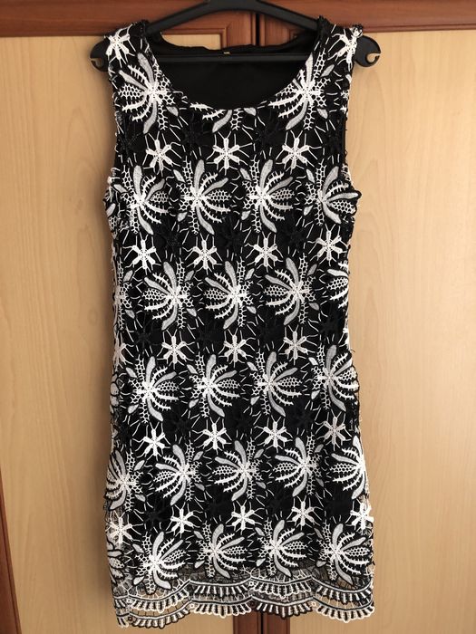 Елегантна дантелена рокля