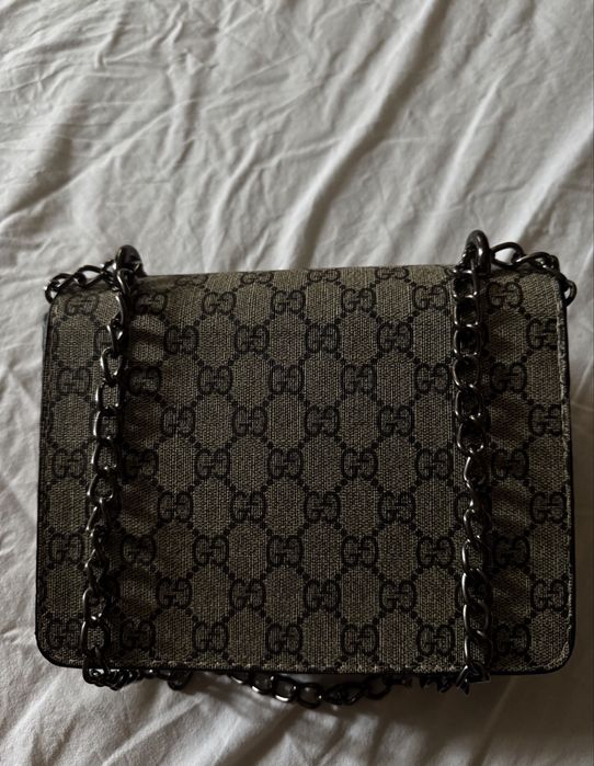 Чанта Gucci.