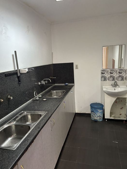 Дава се под наем Заведение в Карнобат - 2345 кв.м за 2550 € - Снимка #1