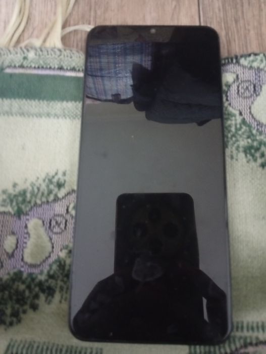 Продам телефон  харошим