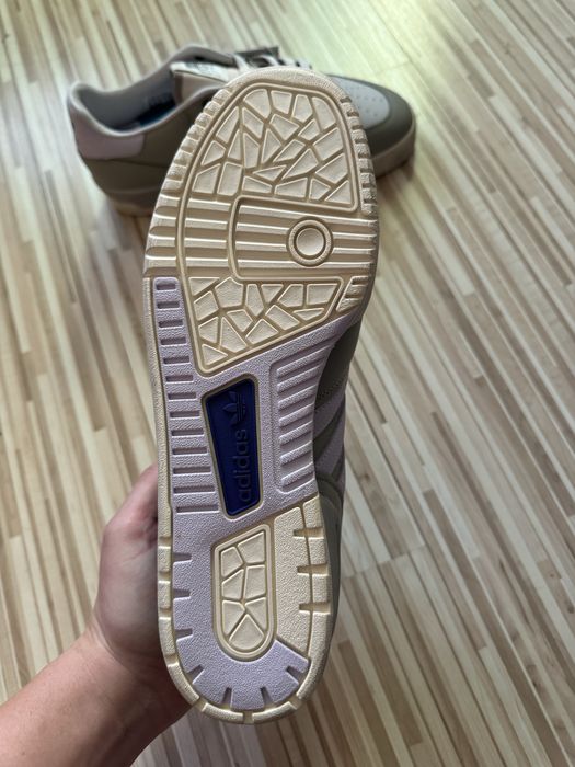 Adidas rivarly low 43