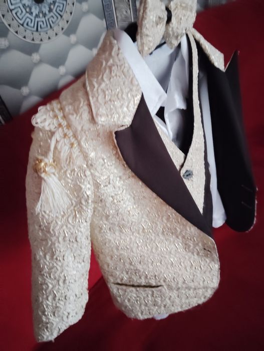 Официален децки кустюм