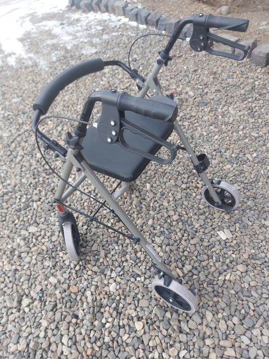 Cadru de mers pliabil cu roți