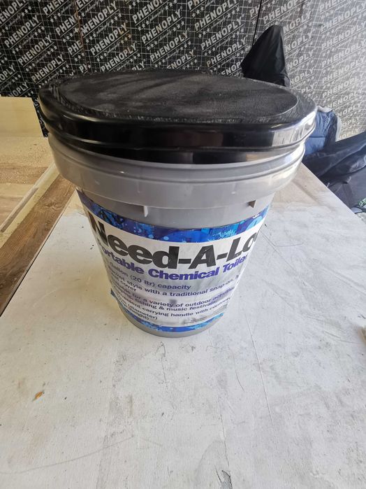 Къмпинг преносима тоалетна