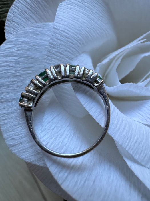 Inel cu diamante si smaralde