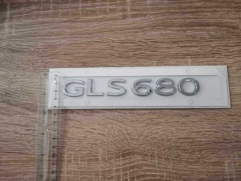 сребрист надпис нов стил Mercedes Benz GLS 680