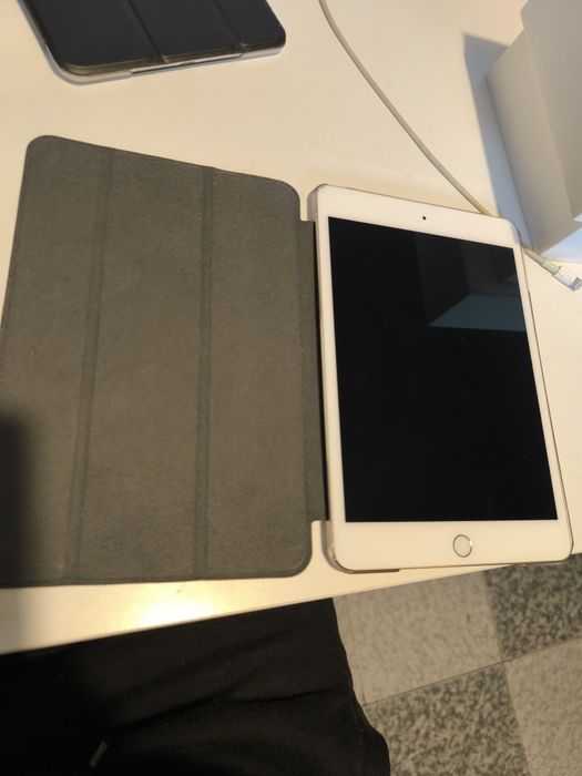 2 бр. iPad 4 mini розов и сив
