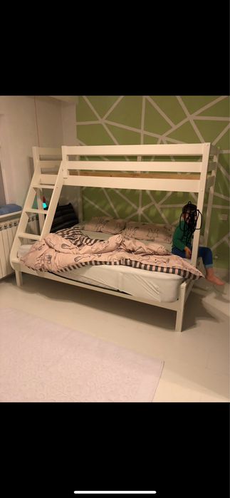 Pat supraetajat , stare impecabila,salteaua mare bonus