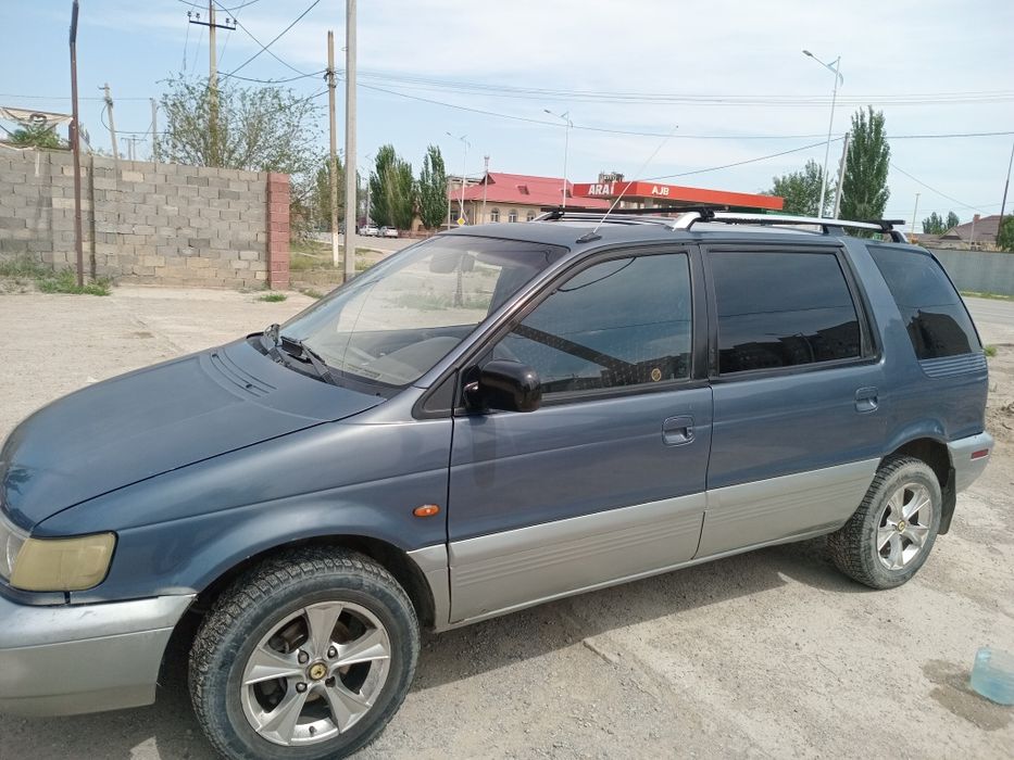 Продам машину мицубиши спец вагон