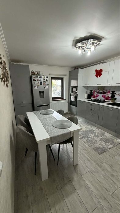 Vand Apartamen cu 2 Camere Semidecomandat