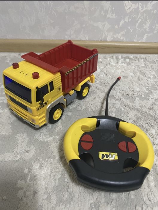 Продам машинки в хорошем  состоянии