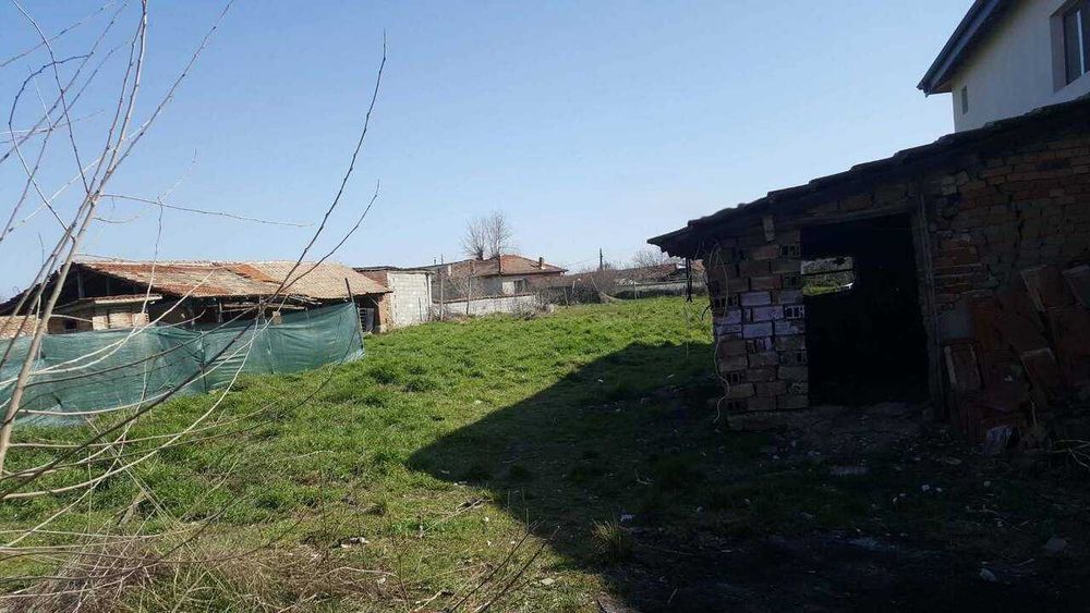 Двор с постройки с. Царимир