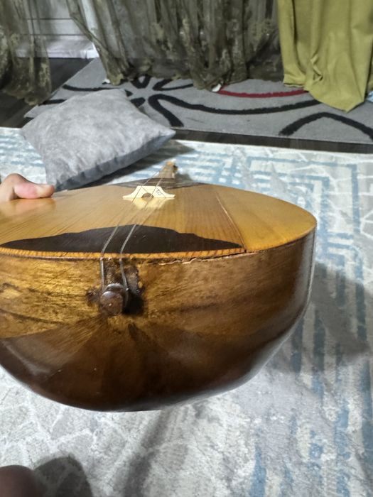 Продам домбры с чехлами